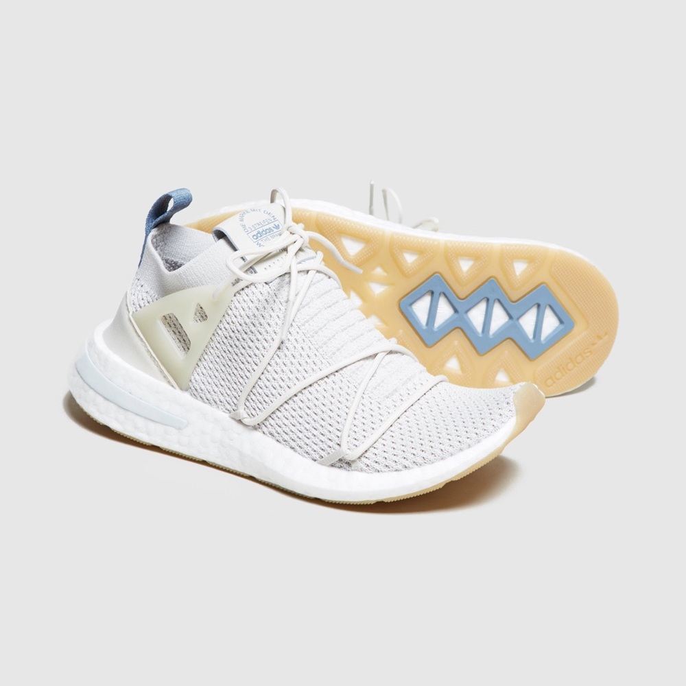 adidas tan arkyns NEVER WORN TAGS STILL ON